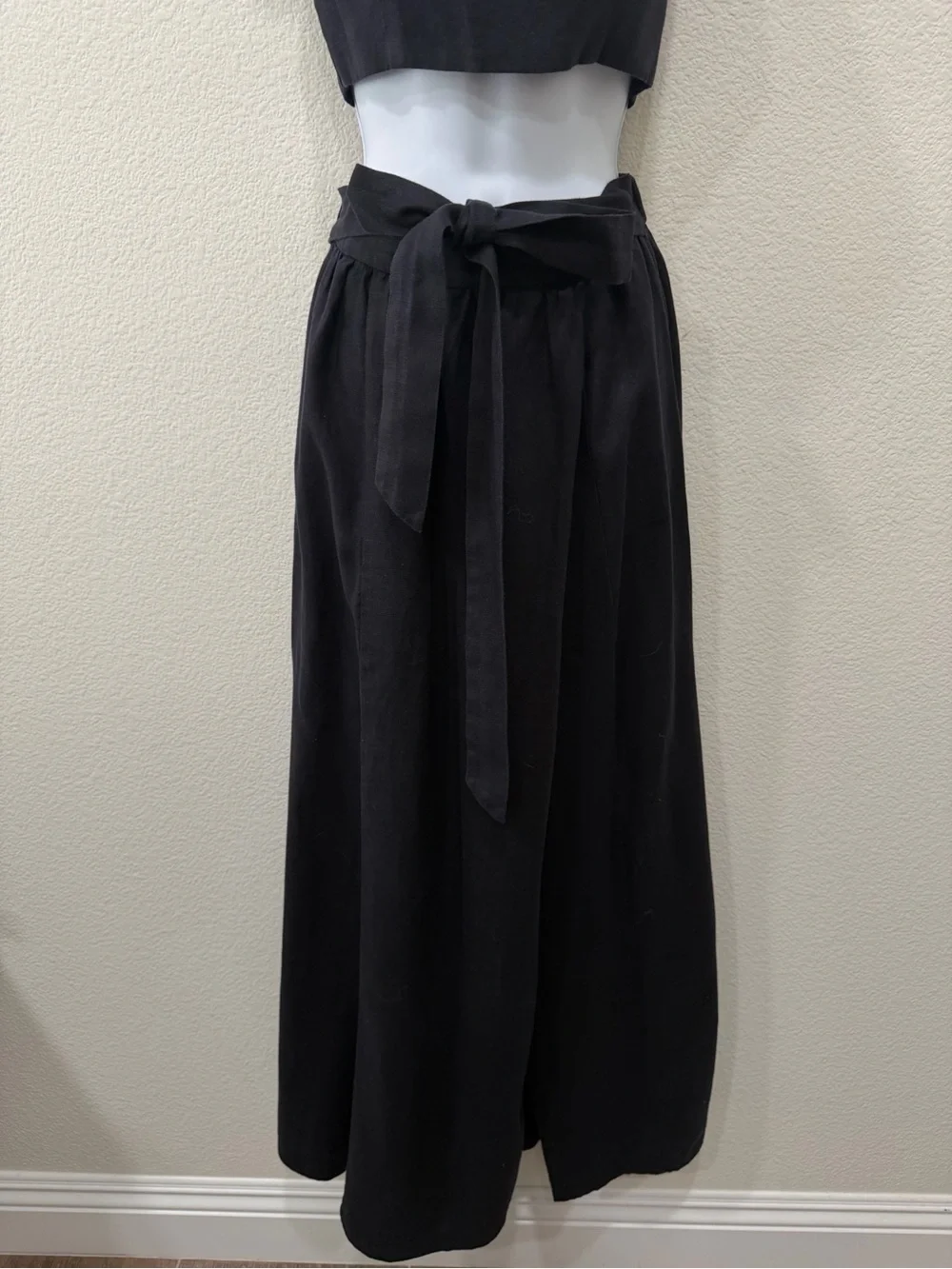 REFORMATION- Black Two-Piece Skirt & Crop Top Set/ linen fabric